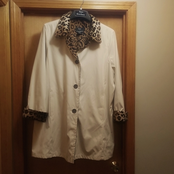 dennis basso Jackets & Blazers - Dennis Basso Lined Coat. Size 2x.never worn..Water resistant 1 side, reversible